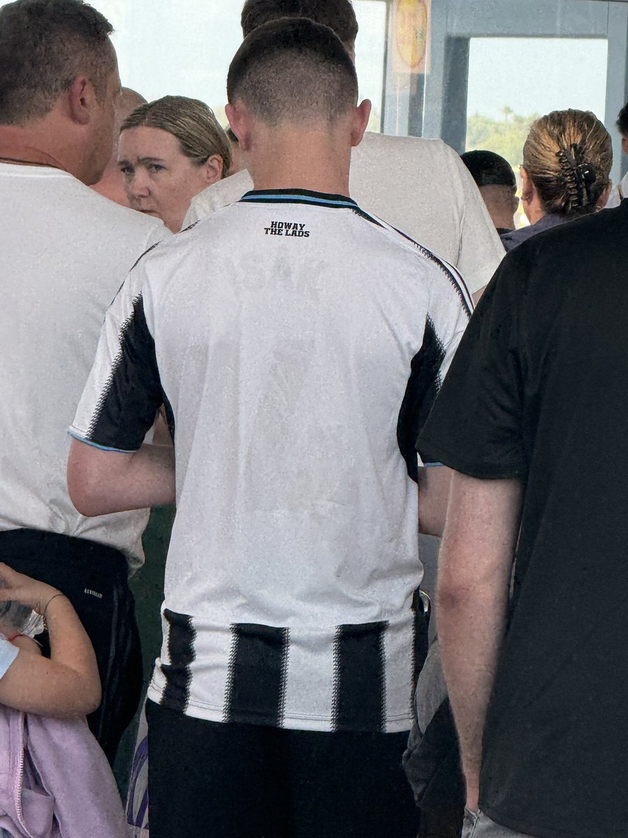 Spotted this in Alicante airport yesterday 🤣 fair play you to young’un #nufc #isak