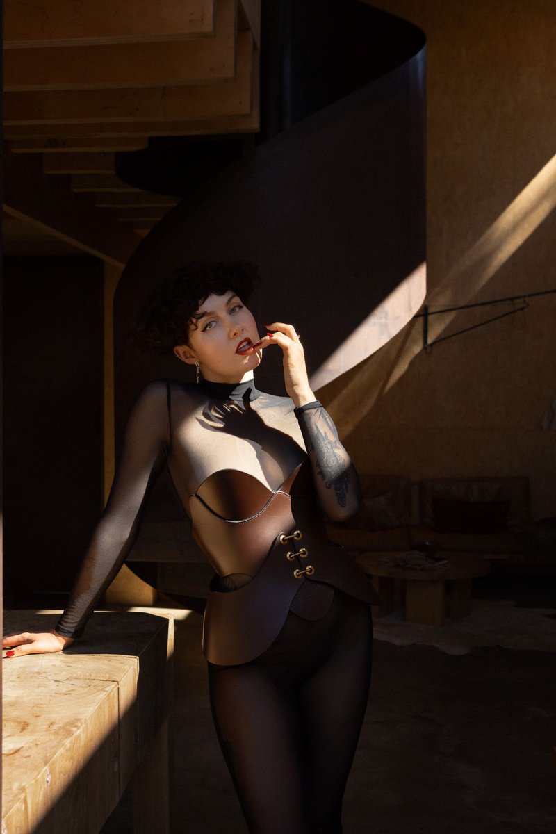 This leather body suit 🤎 <a href="/EstelleLeonXx/">𝕄𝕤 𝔼𝕤𝕥𝕖𝕝𝕝𝕖 𝕃𝕖𝕠𝕟</a> has some incredible outfits.