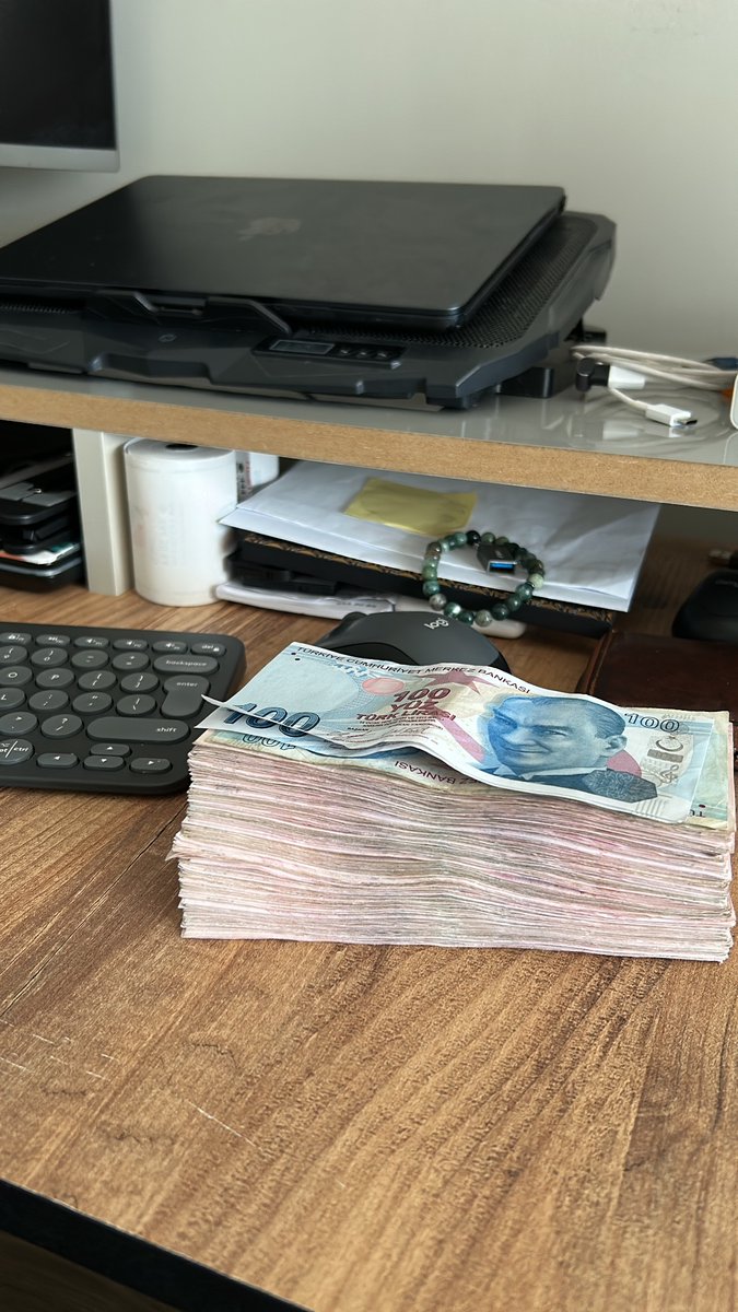 Yıllarca oku mühendis ol, 3 gün ev boyayan ustaya 1 aylık maaşa yakın para ver. Onu da nakit istiyor dürzü.