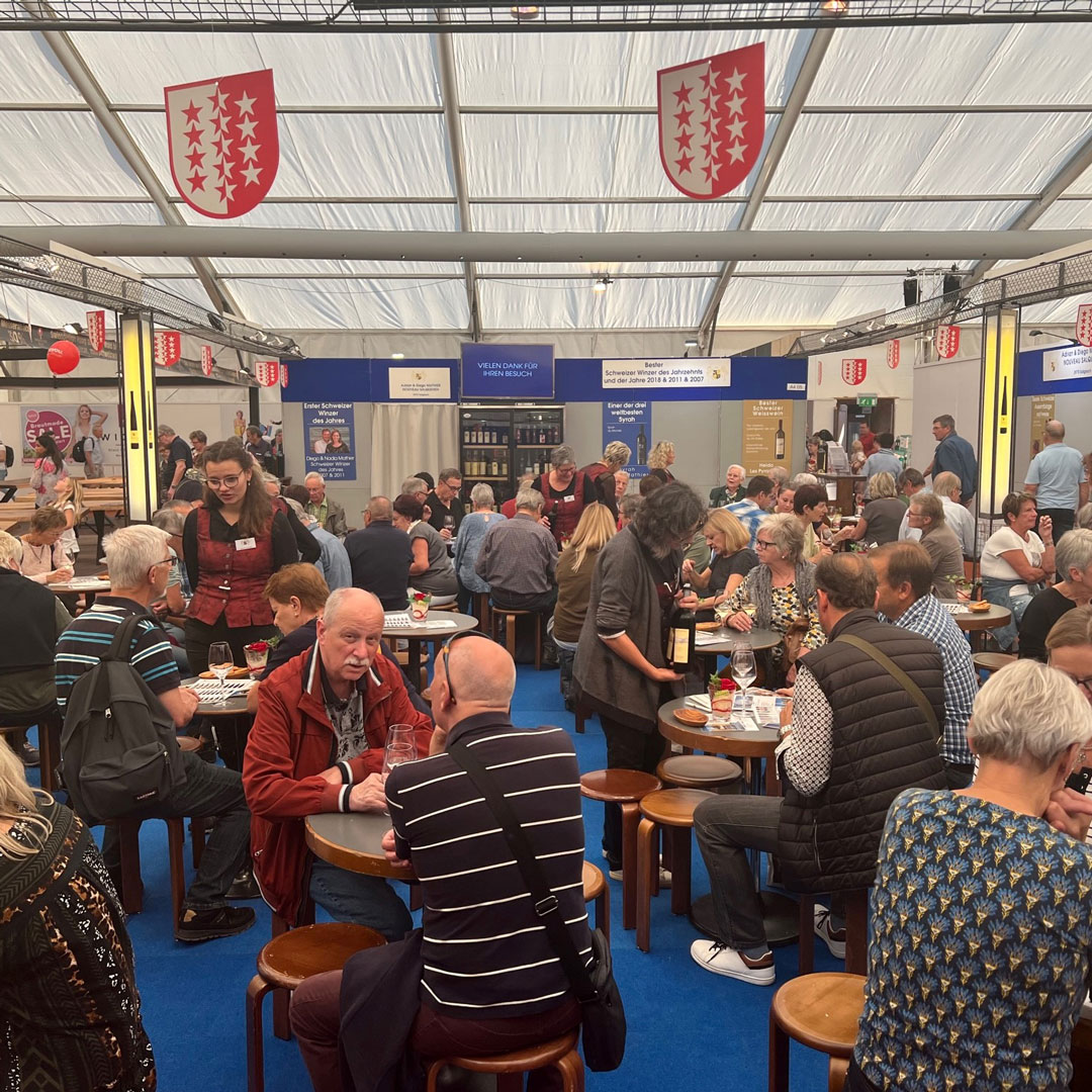 NouveauAG's tweet image. Wir suchen Teilzeit-Mitarbeiter:innen für Messen &amp;amp; Events. Du liebst Wein und Menschen? Dann bewirb dich jetzt! Mehr Infos auf unserer Website.

🌐 mathier.com/stellenangebot…

#mathier #diegomathier #wallis #salgesch #walliserwein #messen #bewerben