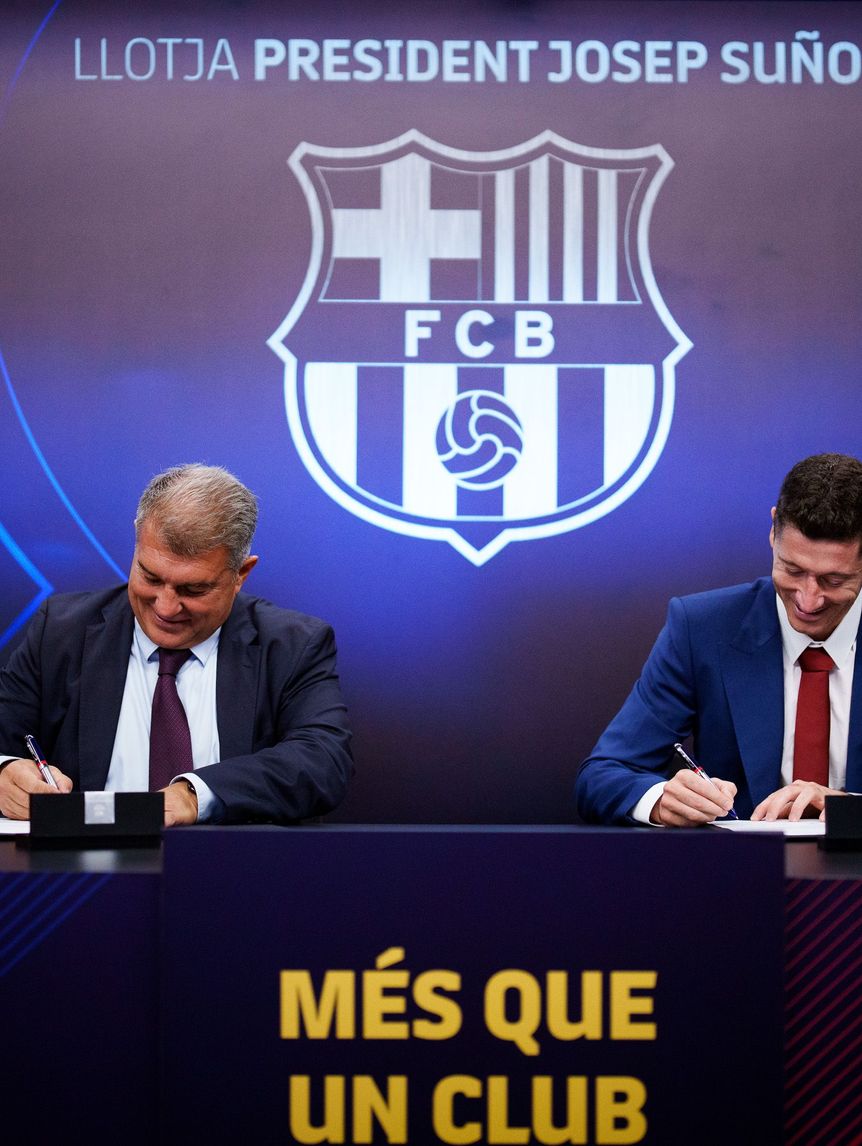 _BarcaInfo's tweet photo. 📅 Trzy lata temu na Spotify Camp Nou odbyła się prezentacja Roberta Lewandowskiego. 🇵🇱 https://t.co/5BKd0eqBP4