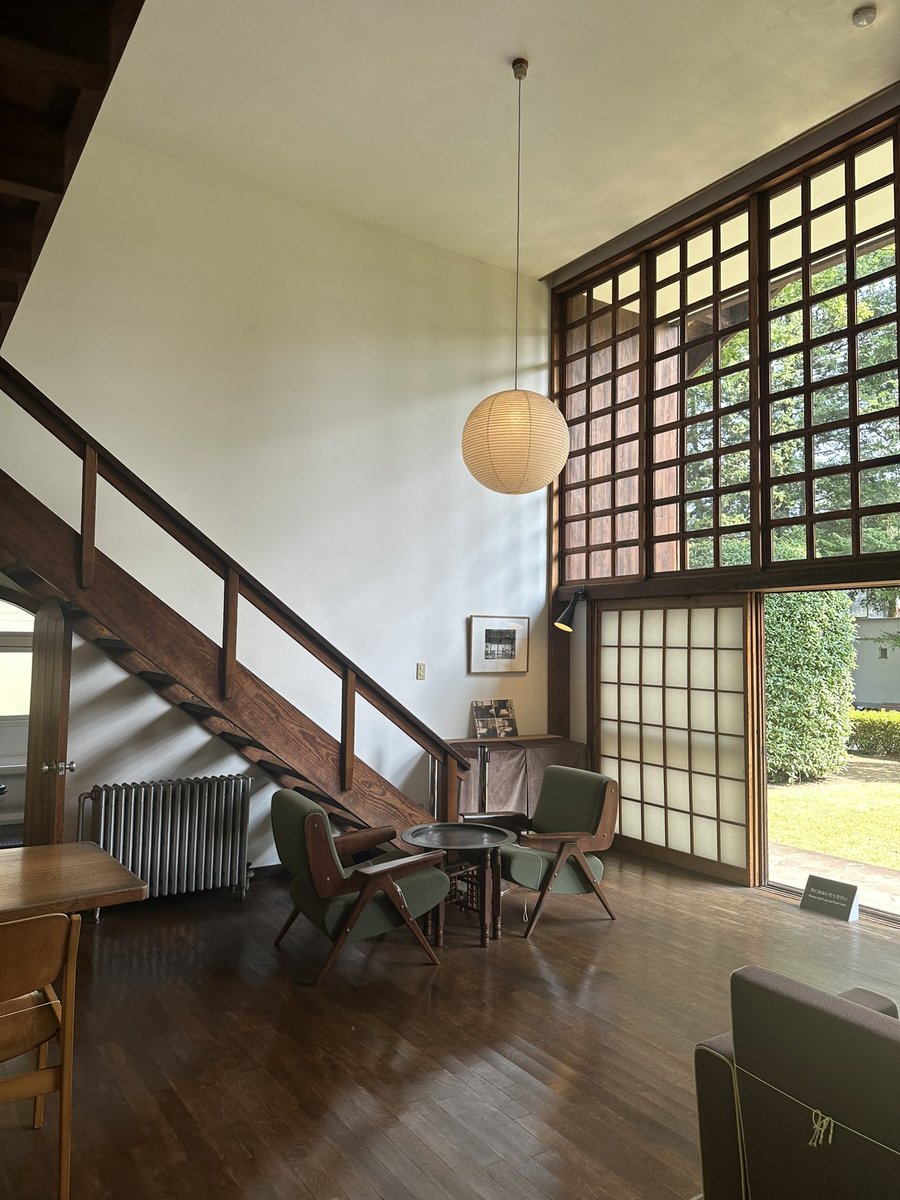 ずっと行きたかった前川國男邸を観られて大感動している、40℃近い日にこの広大な園内を訪れる人間が少なくて１時間くらい前川さんちでくつろいだ（堪能できた）