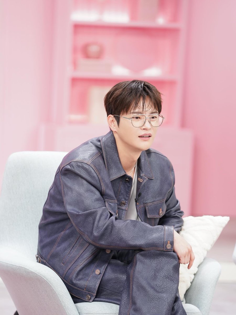 storyjcompany's tweet image. [#📝]
넷플릭스 예능 &amp;lt;모태솔로지만 연애는 하고 싶어&amp;gt; 과몰입러 인국 배우의 마지막 촬영 현장! 진짜 굿바이야... 👋🏻💓

📸 m.blog.naver.com/storyjcompany_…

#서인국 #SeoInGuk #ソ・イングク @Whatsup_Inguk  
#넷플릭스 #NETFLIX #예능 
#모태솔로지만연애는하고싶어 #BetterLateThanSingle 
#비하인드…