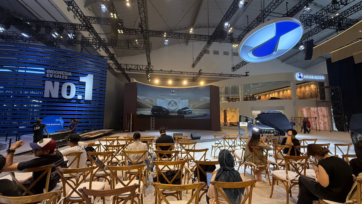 colorlightcloud's tweet photo. July 24th – The 32nd #GIIAS kicked off in Jakarta, where Colorlight's LED solutions, renowned for superior image quality and unmatched reliability, were selected as the official visual partner for leading automakers.

#Colorlight #LEDSolutions #GIIAS2025 #BYD #XPENG #DAIHATSU https://t.co/vA30K9zYUr