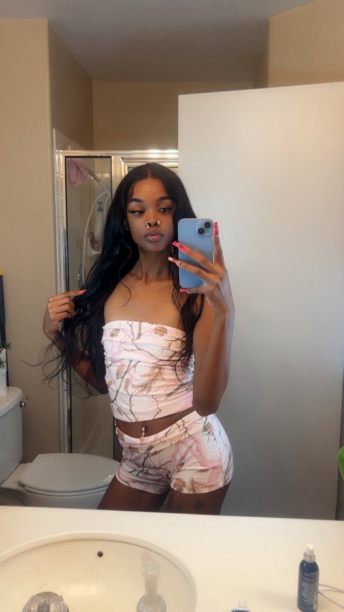 Summer ☀️💖 tweet media