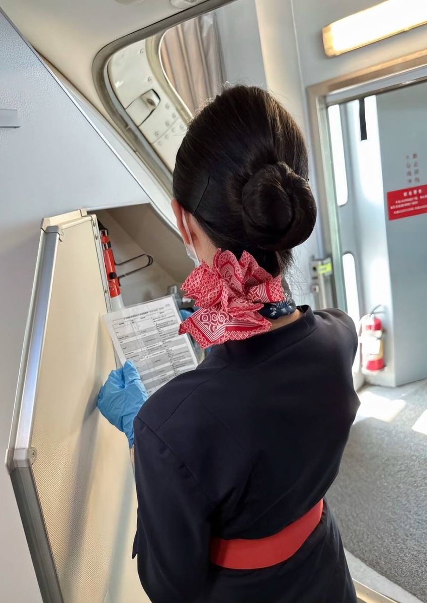 这世界有很多的裂缝
那是光照进来的地方🌞