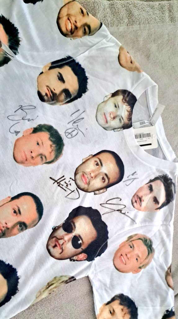 NickLoveFromTokyo. ...March 12 Yokohama (@fromnick64754) on Twitter photo 嬉しい!!
このTシャツ、バイリンガールさんがライブ会場で着ていて、背中にサインを書いてもらう動画を見て以来、実はずっと欲しかったの🤣🤣
This T-shirt with boys' signatures literally made my day!!! Thank you so much!! Backstreet’s scent… alright!😚
<a href="/INTSonyMusicJP/">ソニーミュージック洋楽 🌞</a>
<a href="/backstreetboys/">Backstreet Boys</a> 嬉しい!!
このTシャツ、バイリンガールさんがライブ会場で着ていて、背中にサインを書いてもらう動画を見て以来、実はずっと欲しかったの🤣🤣
This T-shirt with boys' signatures literally made my day!!! Thank you so much!! Backstreet’s scent… alright!😚
<a href="/INTSonyMusicJP/">ソニーミュージック洋楽 🌞</a>
<a href="/backstreetboys/">Backstreet Boys</a>