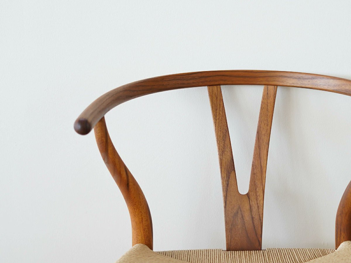 カール・ハンセン＆サンの名作CH24。Yチェアの愛称で親しまれるハンスJ.ウェグナーの代表作です。vanillaでは惜しまれつつも廃盤となったチーク材のYチェアのデッドストック品を販売中です。お探しだった方はぜひこの機会をお見逃しなく。

▼詳細はこちら
item.rakuten.co.jp/vanilla1950/gd…