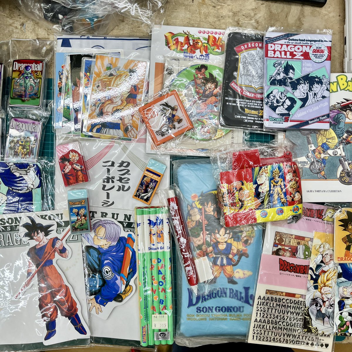 入荷品です。 ドラゴンボールのグッズ色々です。 マクドナルドのオマケ