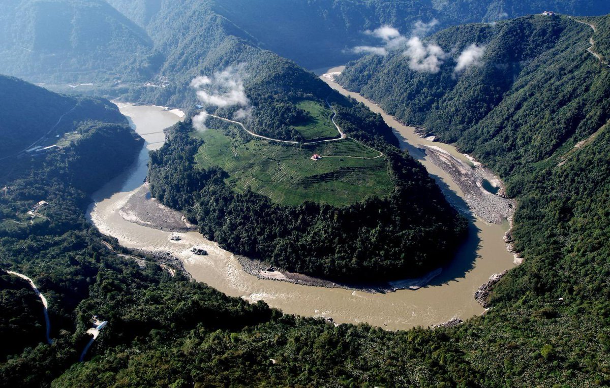 jacksonhinkle's tweet photo. 🇨🇳 BREAKING: China has started building the world's largest hydroelectric power station on the Yarlung-Tsangpo river, costing $167 billion. https://t.co/uh9GEJOO3E