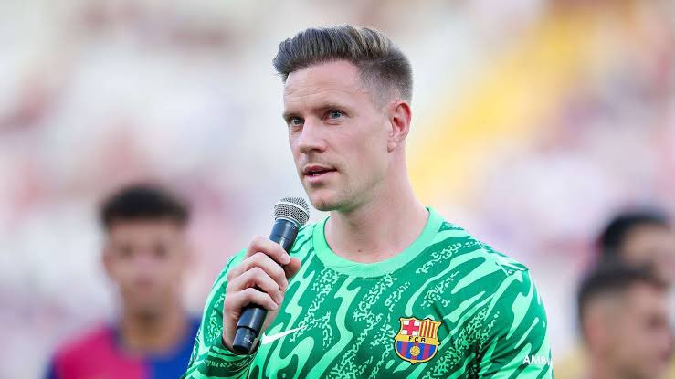 Se rompió la rodilla, le quieren quitar el brazalete de capitán y quieren mentir sobre su nueva lesión para inscribir al nuevo portero.

Ter Stegen se niega a dar su parte médico a La Liga porque no se siente respetado.

Los valores del FC Barcelona, así tratan a sus leyendas.