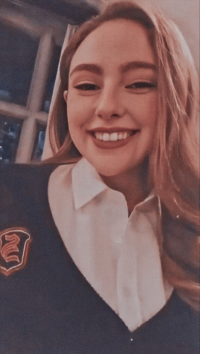 No voy a dejar morir aquí. No ofrezco starters porque me han dejado en visto demasiado. Lo que si ofrezco es ponernos de acuerdo para llevar varias tramas a largo plazo. 

🏷️'s: #FreeRol  #SexRol