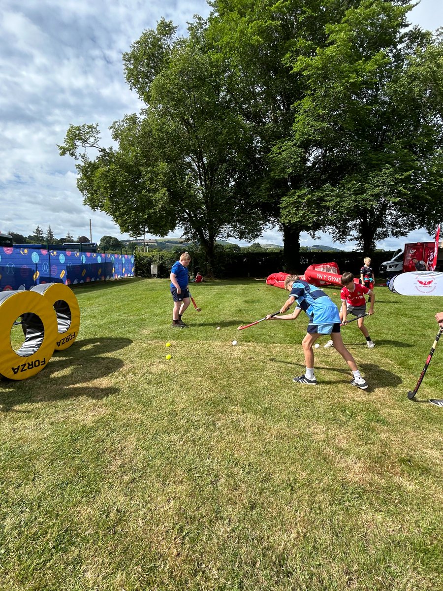 Hoci Cymru (@hockeywales) on Twitter photo Hoci Cymru was delighted to attend and deliver at the <a href="/royalwelshshow/">Royal Welsh Agricultural Society</a> last month, bringing together so many people to enjoy the sport!🏑
Across the event's four days, over 2000 people engaged with hockey activities - from skills in the ring to fun games via the inflatable dart Hoci Cymru was delighted to attend and deliver at the <a href="/royalwelshshow/">Royal Welsh Agricultural Society</a> last month, bringing together so many people to enjoy the sport!🏑
Across the event's four days, over 2000 people engaged with hockey activities - from skills in the ring to fun games via the inflatable dart