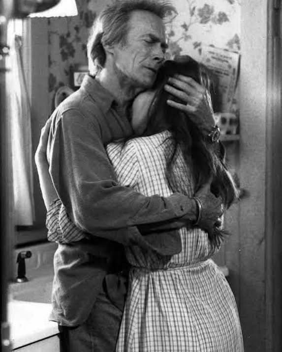 “El corazón humano tiene una forma de volver a hacerse grande incluso después de que se haya roto en un millón de pedazos”.
"Los Puentes de Madison", Clint Eastwood