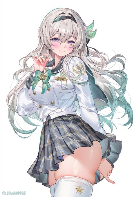 制服姿のホタル💚 