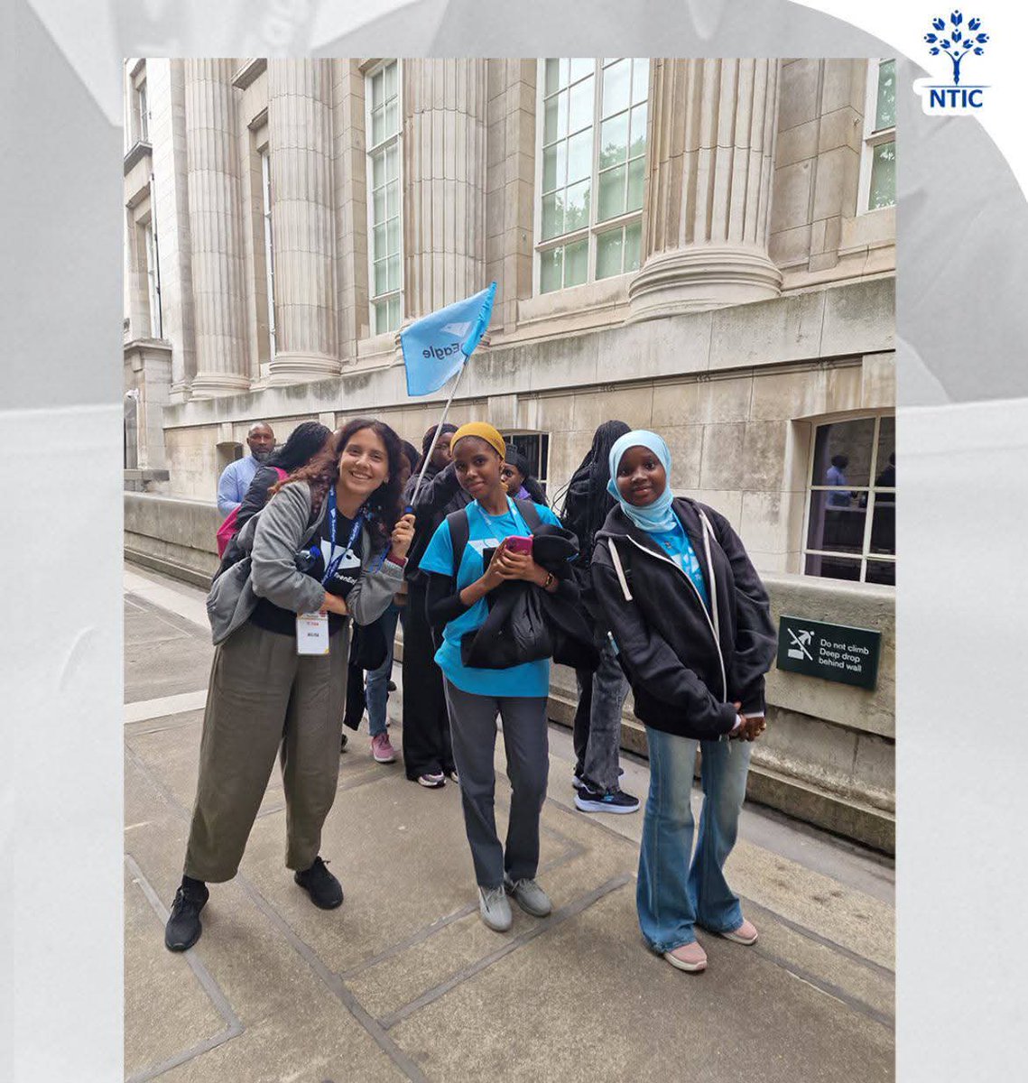 MammanRabo2's tweet photo. The knowledge is the key of life 

  This talented girls won the global comp.. for speaking English in b/w 20k stud. from 69 diff country 

17yrs  Nafisa Abdullah has just been crowned the world’s best  Global Final in London.

She's the Autochthony/Endemism of Nigeria from yobe https://t.co/XYtfilciKL