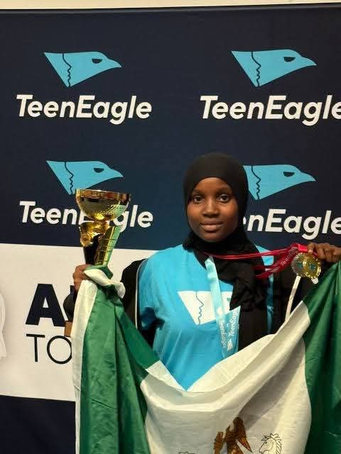 MammanRabo2's tweet photo. The knowledge is the key of life 

  This talented girls won the global comp.. for speaking English in b/w 20k stud. from 69 diff country 

17yrs  Nafisa Abdullah has just been crowned the world’s best  Global Final in London.

She's the Autochthony/Endemism of Nigeria from yobe https://t.co/XYtfilciKL
