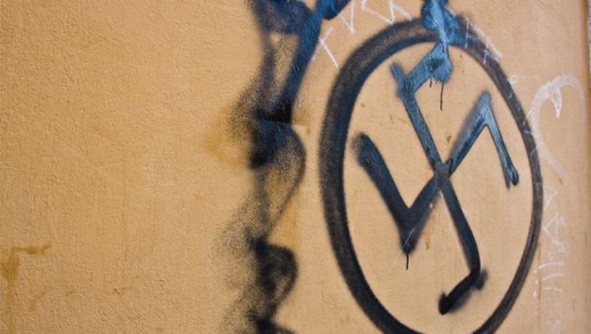 حدث غير مسبوق :

مضيفات طيران يكتبن "حرروا فلسطين" على أطباق الكوشر

حيث يتزايد كره الصهاينه  حول العالم، ويعود ذلك للمجازر التي ترتكب في غزة. بالأمس، وفي حادثة مشابهه أخرى، قُدِّمت وجبات طعام مكتوب عليها عبارة "حرروا فلسطين" لركاب يهود على متن رحلة جوية متجهة من الأرجنتين إلى