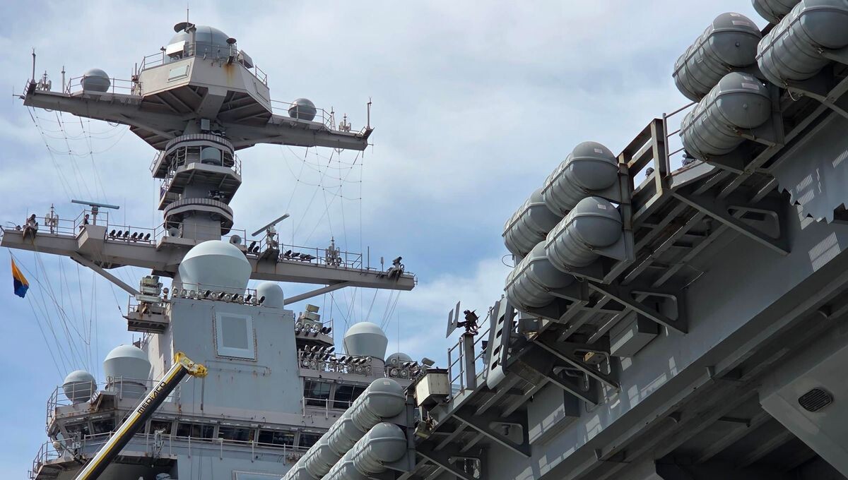 Le plus grand porte-avions du monde, l'USS Gerald Ford, amarré à Marseille
➡️ l.ici.fr/FMf