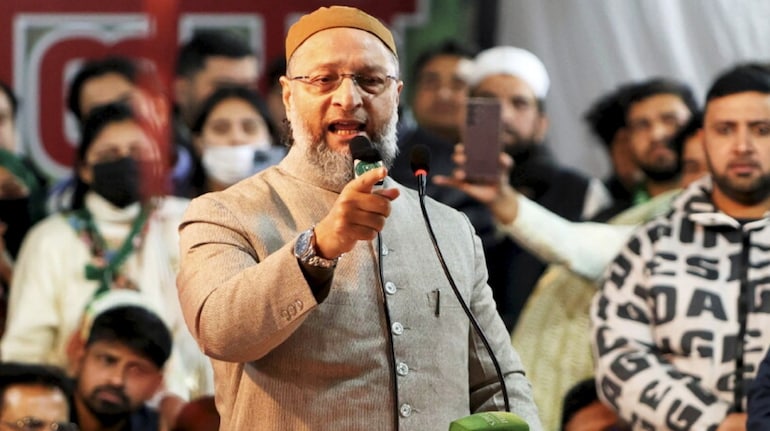 🔥 कभी भी बुज़दिलों के लिए मत लड़ो...

▪️ मिस्र के मोहम्मद करीम ने जब नेपोलियन की फ्रांसीसी फौज से अपने मुल्क के लिए बहादुरी से लड़ाई लड़ी,
तो उसे पकड़कर फाँसी की सज़ा सुनाई गई।

नेपोलियन ने कहा:

&gt; "तू अपने मुल्क के लिए लड़ा, तारीख में मैं उसे नहीं कहलाना चाहता जो बहादुरों को