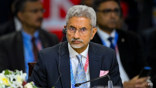 CMReportCard_'s tweet image. 🚨 BIG NEWS

EAM S. Jaishankar calls for a Fair &amp;amp; Representative Global Order amid Trump’s tariffs 🇮🇳🌍
“We live in complicated &amp;amp; uncertain times. Our desire is a fair global order, not one dominated by a few.”

HUGE global implications 🔥

#Jaishankar #GlobalOrder #Geopolitics