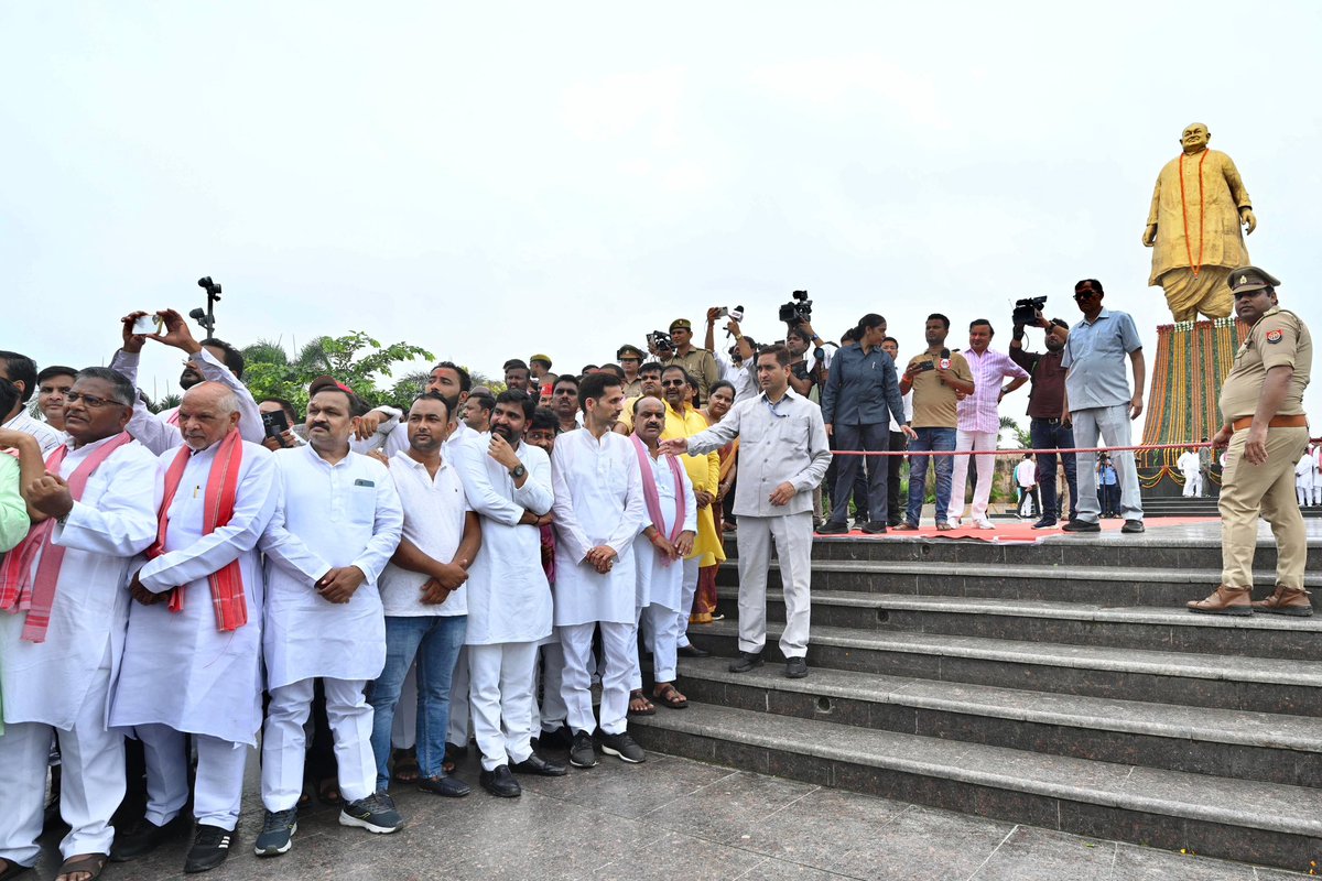 Akhilesh Yadav (@yadavakhilesh) on Twitter photo 