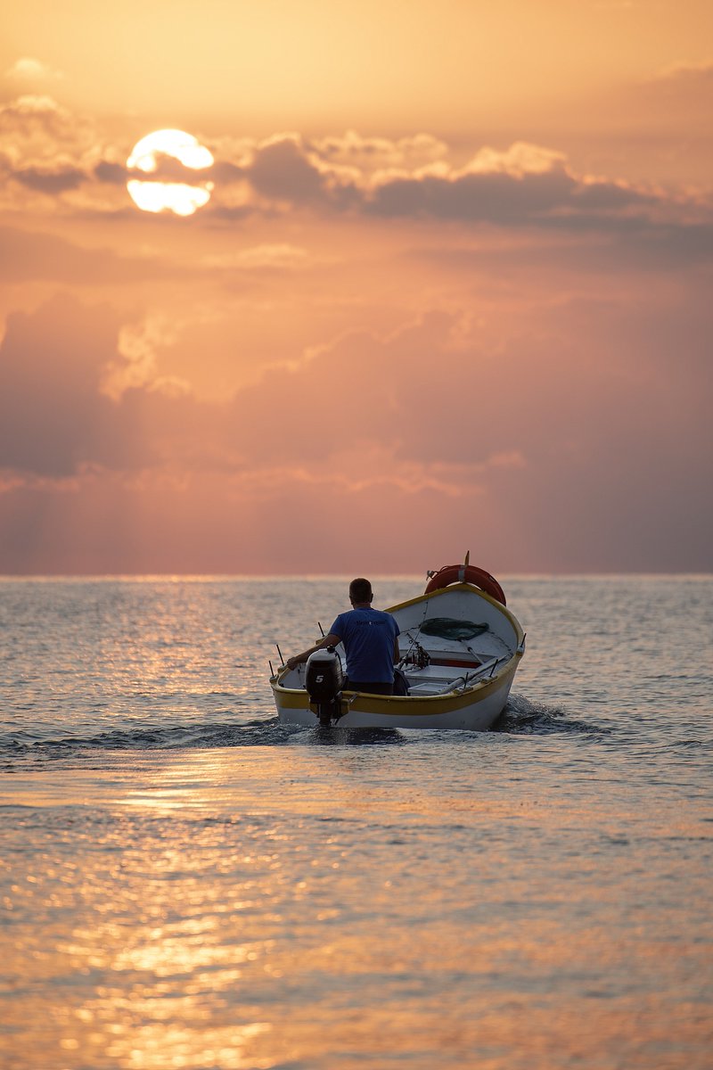 Il mare di #Ravenna è silenzioso, selvaggio, accogliente, dorato 🌊
~
The sea of #Ravenna is silent, wild, welcoming, golden 🌊

#myRavenna | ph 1: Davide Farabegoli, ph.2: Alex Premoli