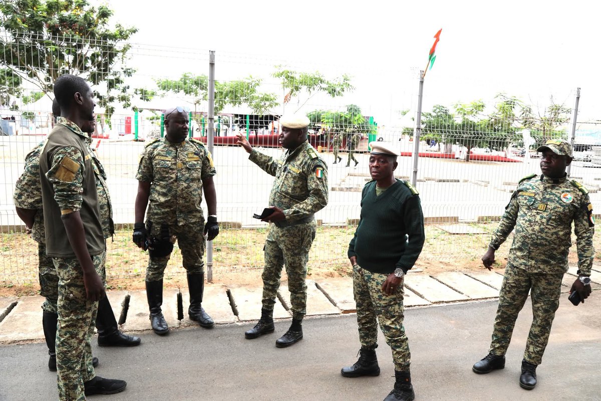 Bouaké | Indépendance 2025
Les douaniers de Bouaké mobilisés pour accueillir leurs collègues venus de tout le pays dans le cadre du 65e anniversaire de l’indépendance .

Sous la supervision du Lt-Colonel AKA Adrien Davy, les équipes veillent à un séjour digne et organisé.