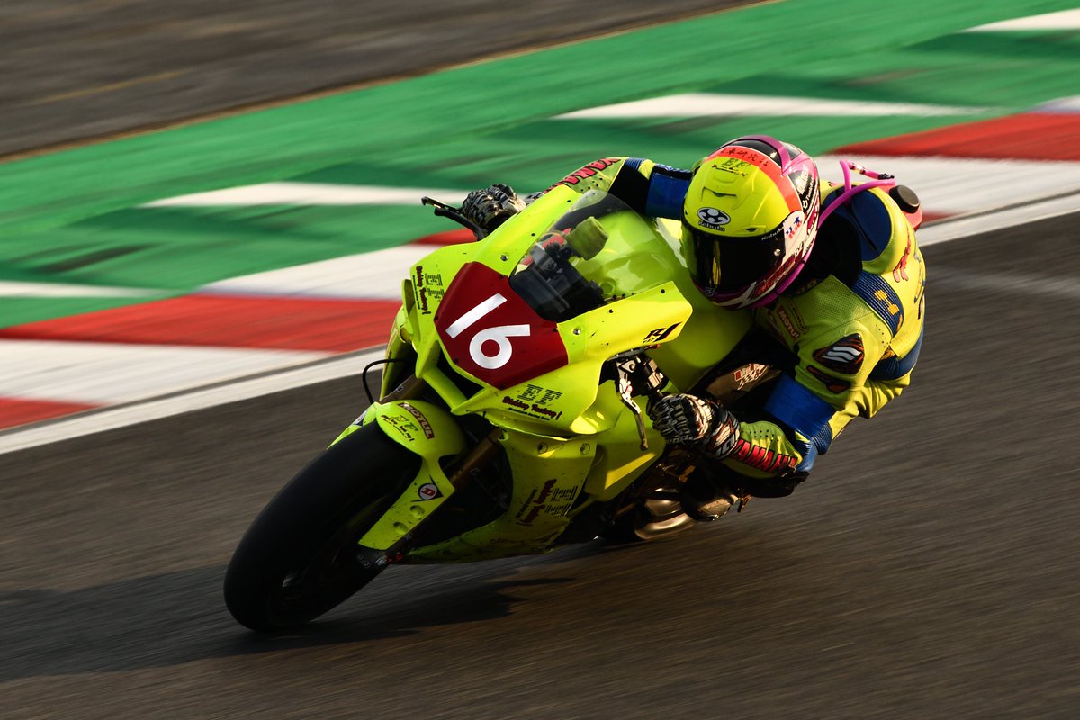 すちるー (@suchiru093) on Twitter photo 鈴鹿8時間耐久ロードレース2025
花村峻一選手!
<a href="/hana87777777/">花村 峻一 (Shunichi Hanamura)</a>
#鈴鹿8耐
#Suzuka8hours #FIMEWC #EtchingFactory #鈴鹿サーキット 鈴鹿8時間耐久ロードレース2025
花村峻一選手!
<a href="/hana87777777/">花村 峻一 (Shunichi Hanamura)</a>
#鈴鹿8耐
#Suzuka8hours #FIMEWC #EtchingFactory #鈴鹿サーキット