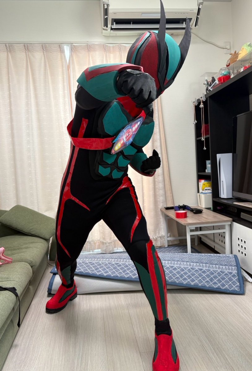 仮面ライダーゼッツのコスプレ完成です！ まだまだポージングが分から