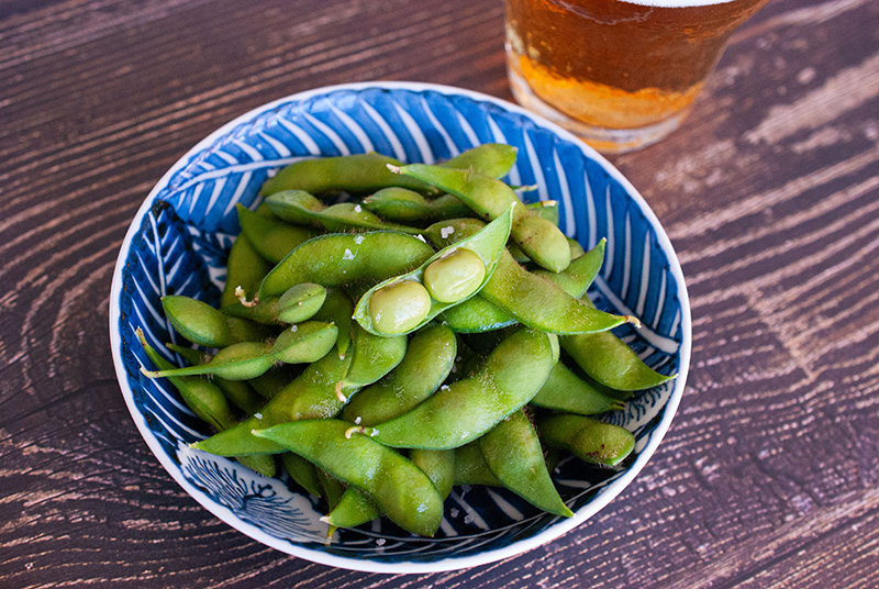 8月8日は「#だだちゃ豆の日」

#だだちゃ は、#鶴岡市 の方言で #お父さん を意味しており、8月8日は #パパ と読むことができます。また、#豆 の形が数字の8に似ており、美味しい #だだちゃ豆 の季節なため、この日が選ばれました。

午後からだだちゃ豆の #返礼品 をご紹介しますのでお見逃しなく☺️