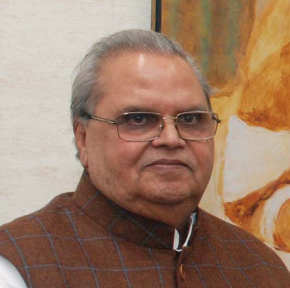 गैरों को "खाक" में मिलाने की चाहत लिए l
जनाब खुद सुपुर्दे खाक हो गए ll
#satpalmalik