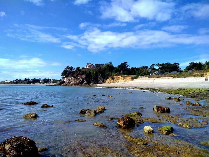 soli_plume's tweet photo. "On ne se souvient pas des jours, on se souvient des instants." - Cesare Pavese

En mode rêverie contemplative ( Plage du Portzic)... Très très beau mardi à tous ! https://t.co/FHL2uf9JbX