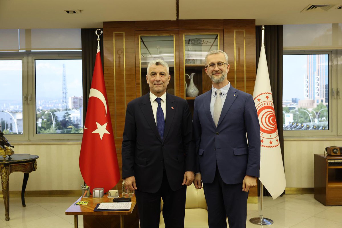 Sayın Bakana nazik kabulleri ve yapıcı görüşmemiz için teşekkür ediyorum. Ukrayna-Türkiye stratejik ortaklığını daha da güçlendirmek için birlikte çalışmaya kararlıyız.🇺🇦🇹🇷