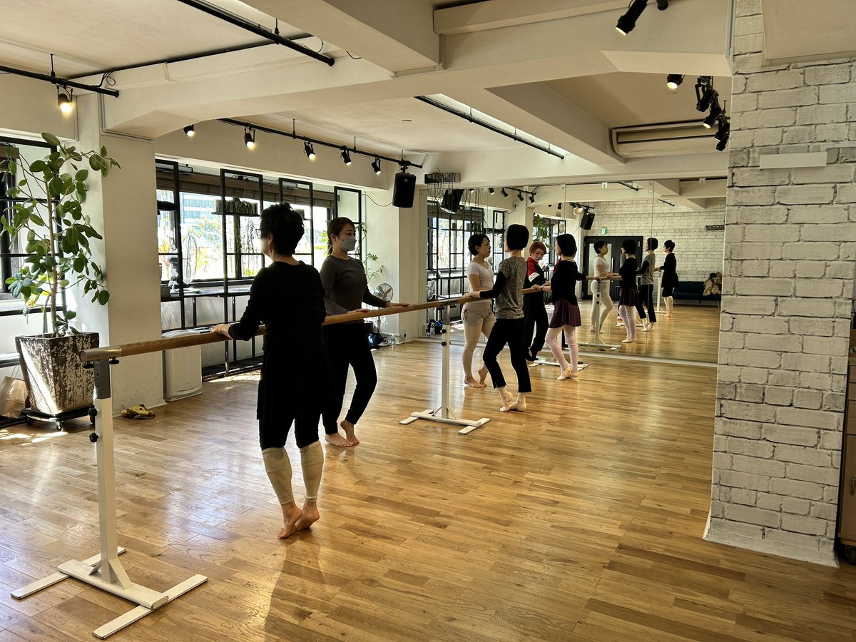 studio RADA (@studiorada) on Twitter photo 【8/6(水)クラス情報 】
☀️10:30-12:00
朝バレエ (森加奈)
🌙19:30-20:30
Tango lesson①
🌙20:40-21:45
Tango lesson②
info@studiorada.com まで
お名前・お電話番号・希望クラス日時
を明記の上、ご予約ください。 【8/6(水)クラス情報 】
☀️10:30-12:00
朝バレエ (森加奈)
🌙19:30-20:30
Tango lesson①
🌙20:40-21:45
Tango lesson②
info@studiorada.com まで
お名前・お電話番号・希望クラス日時
を明記の上、ご予約ください。