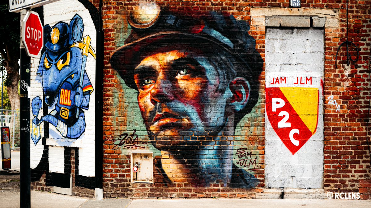 Le passé immortalisé 🖌️

Lors de la première édition du festival « Les Charbonheurs », plus de 250 artistes ont rendu hommage à l'histoire du bassin minier et du RC Lens à travers des fresques murales sur les façades de la rue Notre-Dame de Lorette à Lens. 

#FiersDEtreLensois
