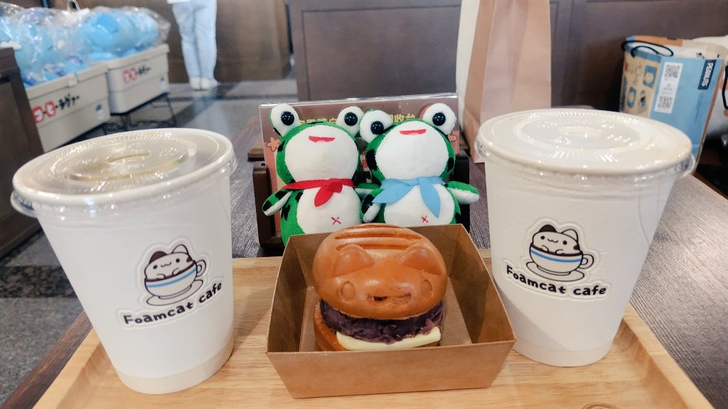 連れてきたカエルたちと記念撮影。