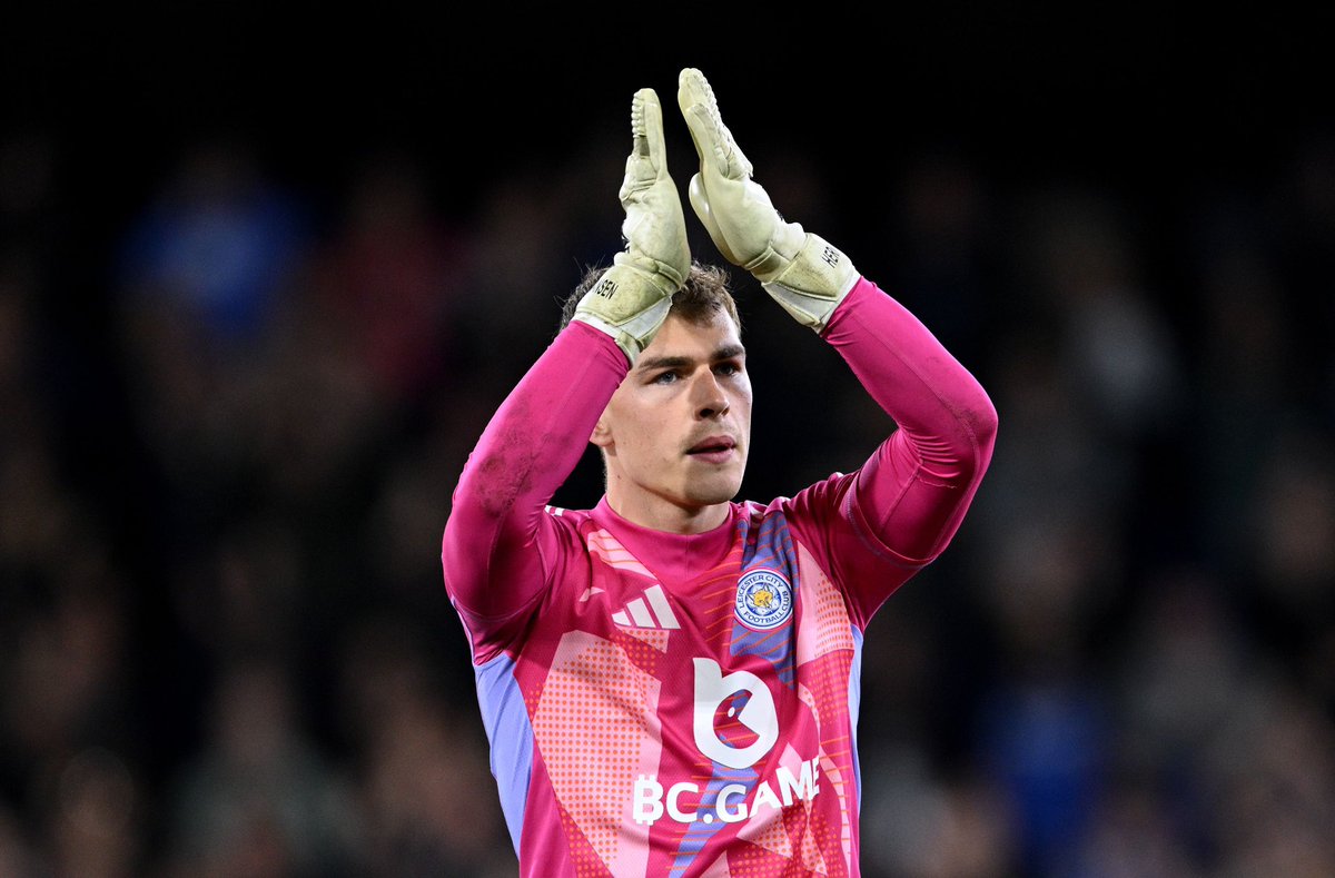 The Final Whistle (@tfwhistle__) on Twitter photo West Ham closing in on the signing of Botafogo goalkeeper John Victor.
West Ham didn’t get close to Leicester’s valuation for Mads Hermansen.
<a href="/SkySportsNews/">Sky Sports News</a>
#lcfc #leicestercity West Ham closing in on the signing of Botafogo goalkeeper John Victor.
West Ham didn’t get close to Leicester’s valuation for Mads Hermansen.
<a href="/SkySportsNews/">Sky Sports News</a>
#lcfc #leicestercity