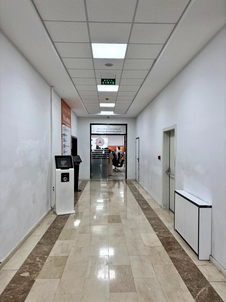 Yeni hizmet binasına taşınarak faaliyet göstermeye başlayan Haliliye Kaymakamlığı başta olmak üzere tüm birimler ile birlikte Haliliyeli vatandaşlara hizmet vermeye devam etmektedir. 

Ara ara sistemsel olarak bazı aksamalar olsa da, vatandaşlara verilen hizmetler kesintisiz