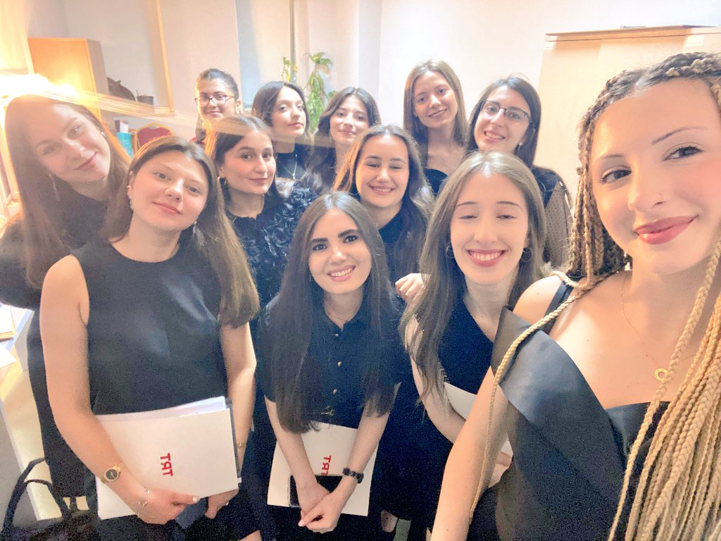 ZeynepSchaferr's tweet photo. Kulis Hatırası🤍 https://t.co/0smKsNfiuU