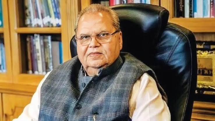 ग्रामीण पृष्ठभूमि से जुड़े पूर्व राज्यपाल श्री सतपाल मलिक जी के निधन की दुखद सूचना प्राप्त हुई ईश्वर दिवंगत आत्मा को अपने श्री चरणों में स्थान दें व परिवारजनों को इस दुख को सहन करने की शक्ति प्रदान करें। 
<a href="/OfficialBKU/">Bhartiya kisan Union</a> 
<a href="/ANI/">ANI</a>