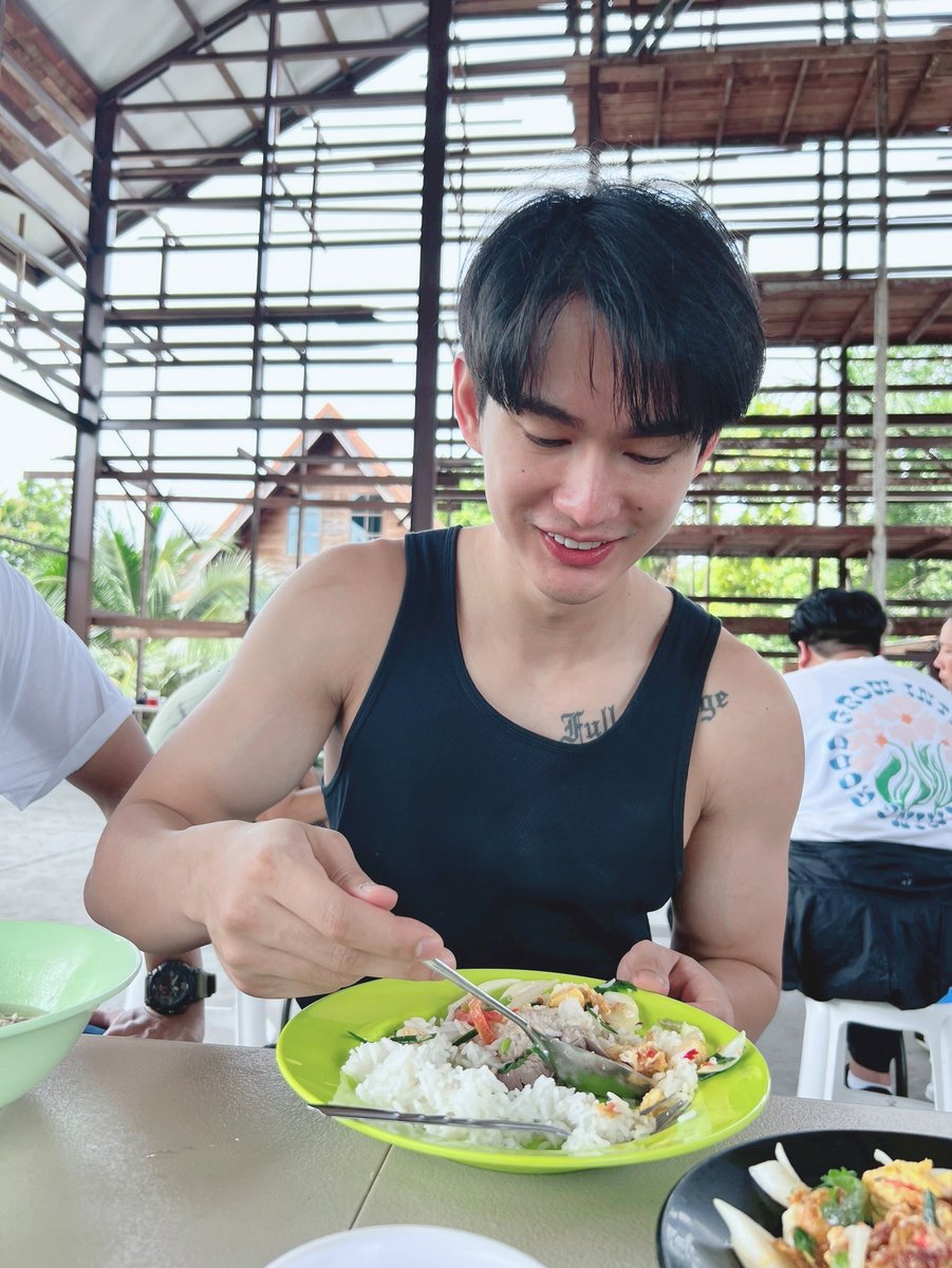 GoddessBlessTH's tweet photo. 😞🥺🫶🏻แกก็กลับมาอีสแซ่บข้างเราสิ 🍛🥓

#เรื่องราวพุงเต่ง วันนี้ขอเสนอเมนู 
แกงป่าหมูกระดูกอ่อน 🍗 ไก่ทอด 🍳 ยำไข่ดาว 
เป็นตาแซ่บนัวร์ฮับบบ 🤤 
  
 #สิงสาลาตายQ9 
#สิงสาลาตาย
#GoddessBlessYouFromDeath https://t.co/EVPh9RP9kS