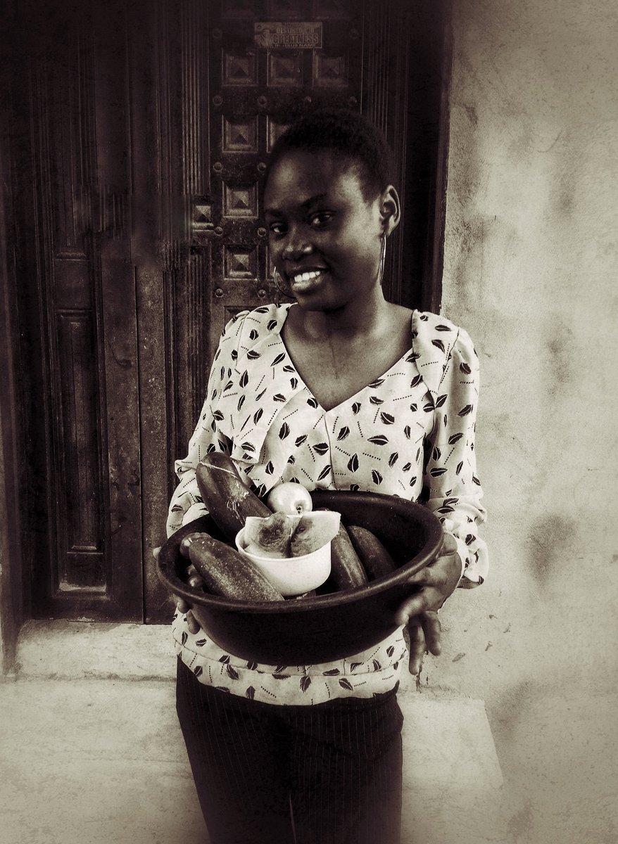 The definition of black beauty!  
A solo queen serving black beauty with a full bowl of vibrant fruits. 🍇
She didn’t just show up, she streaked the elegance of wellness and nature in one frame.
#IVSASCOWNG #FruitStreakChallenge