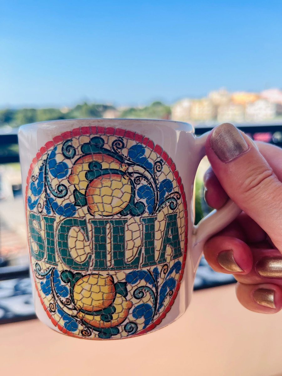 NEW on my #Sicily #Blog 
IN MY SICILIAN KITCHEN 
🍋💙🍋

On my Blog now take a sneak peek In My Sicilian Kitchen 🍋

whitealmond-privatesicily.blogspot.com/2025/08/in-my-…

I hope you enjoy my new post, 
Love Sarah xxx