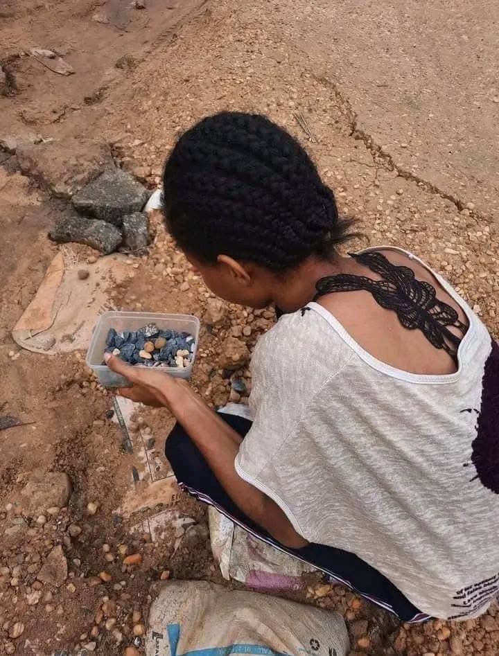 Audreys_Crafts's tweet image. I made this for my client few months ago

And it’s still there, sitting beautifully on the wall❤️

Price : 32k
Size: 16 by 21

ALHAMDULILLAH Meaning, GOD IS GREAT 

Crafted by @Audreys_Crafts