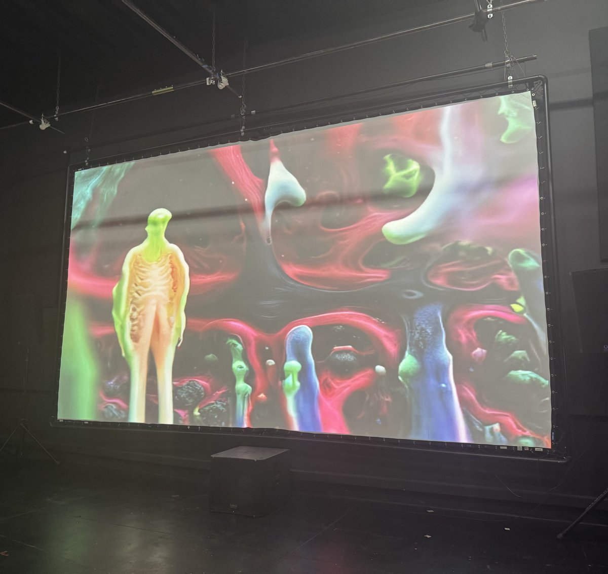 exploring latent spaces with <a href="/graycrawford/">gray ❄️🫧</a> at <a href="/FWBtweets/">Friends With Benefits</a> fest - insane