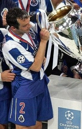 Nosso querido Bicho, nunca pensei que fosse a última vez que te íamos ver no domingo. Sinto uma grande tristeza. As lendas nunca morrem, os Dragões lendários muito menos. Que Deus conforte a família enlutada e todos os portistas que tanto gostam de ti. Obrigada por tudo 💙 🐉