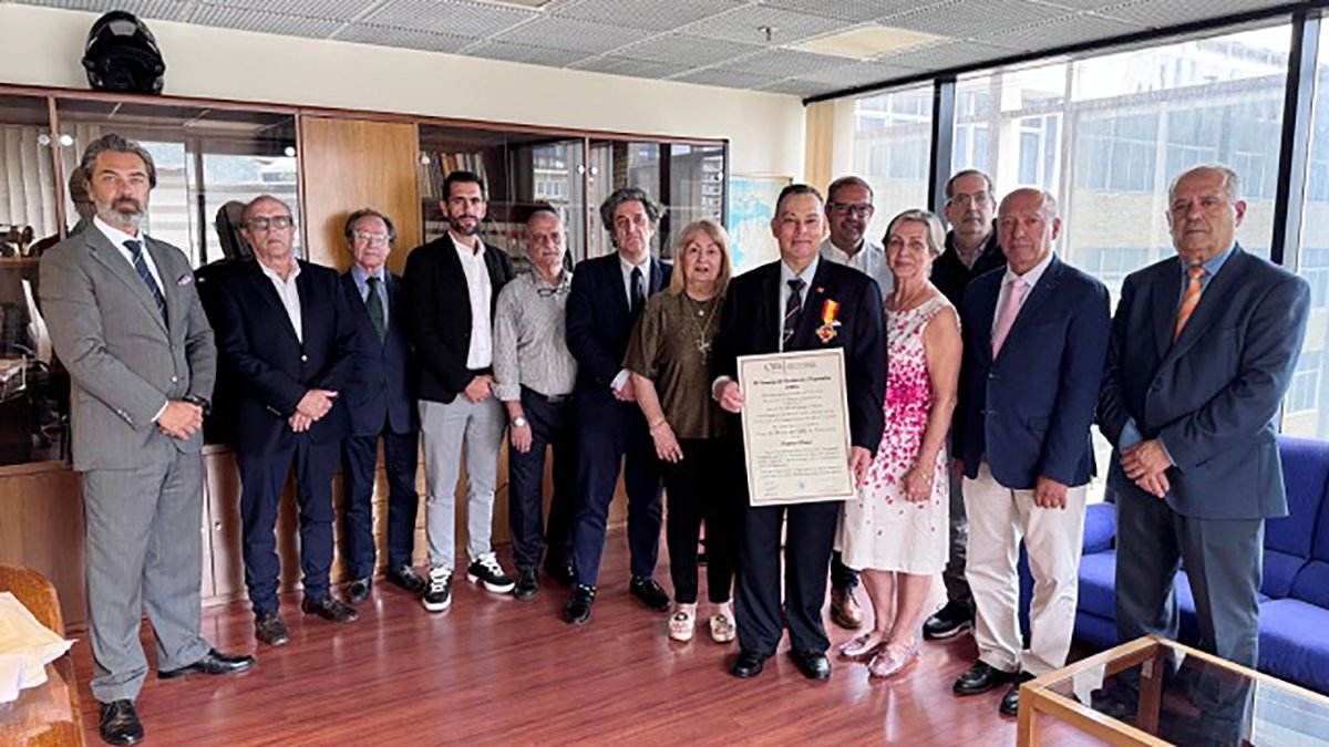 🏅 Reconocimiento a una trayectoria ejemplar
El #CRE de #Venezuela y la Consejería de Interior de la Embajada de España han distinguido a #RichardBarreiro, cónsul honorario en #PuertoLaCruz, por su labor en favor de la comunidad
acortar.link/z13lCl
#Crónicasdelaemigracion