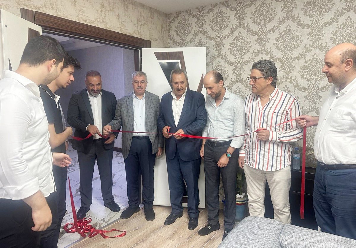 Türk Telekom Şanlıurfa İl Müdürü Sayın Uğur Midyatlı ile birlikte, değerli hemşehrim ve kıymetli dostum Av. İbrahim Aba'nın ilimize kazandırdığı Türk Telekom AFK Kurumsal İşletmesi'nin açılışını gerçekleştirdik.

Bu önemli girişimin ilimiz ekonomisine ve istihdamına önemli