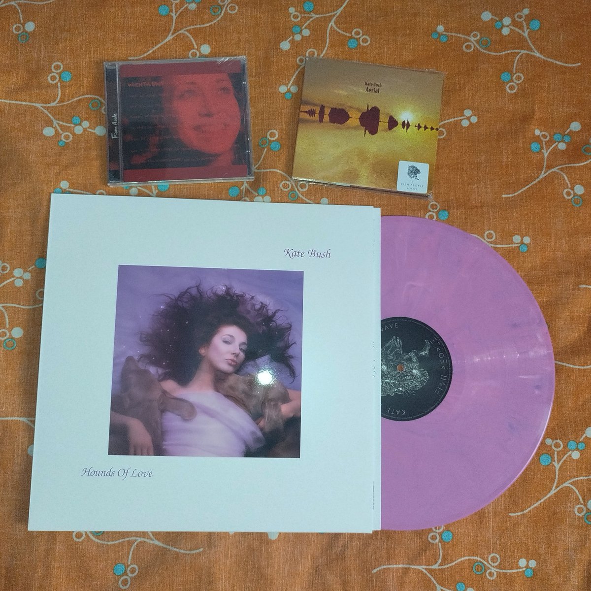 Secret third option reveal:
– When The Pawn... (CD)
– Aerial (CD)
– Hounds of Love (Raspberry beret Vinyl)